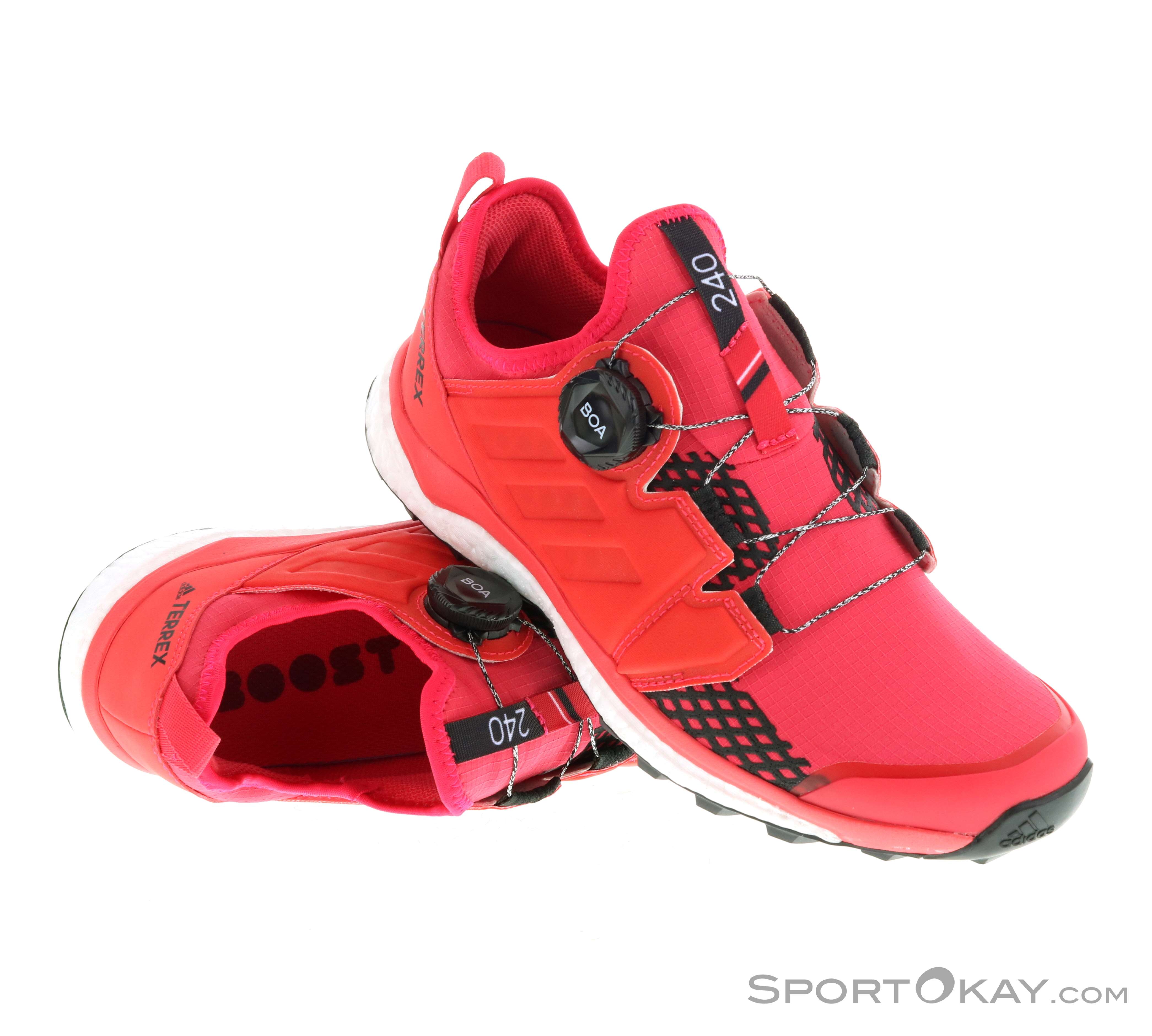 womens trail running shoe