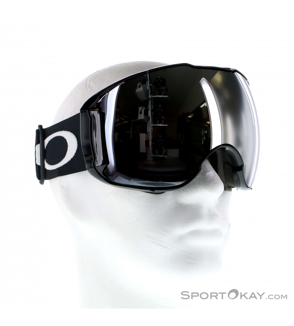 black oakley goggles